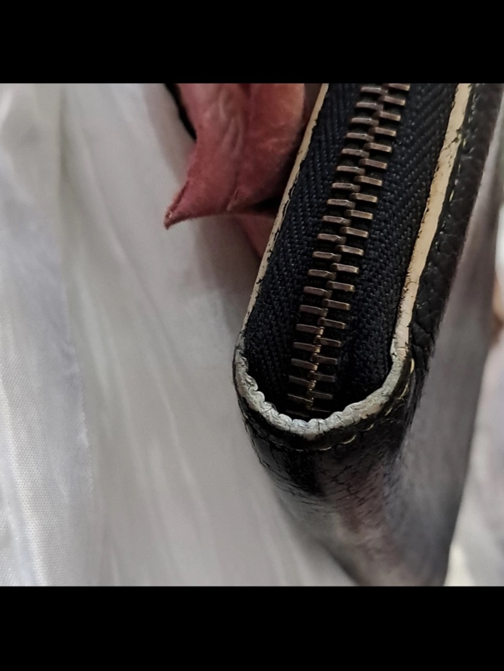 Authentic Louis Vuitton Suhali leather zippy wallet  -Black,gold-Tone studs - Picture 4 of 11